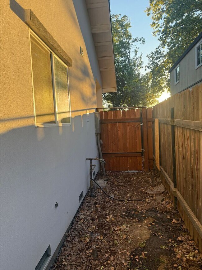 Building Photo - Gorgeous 2 bedroom rental