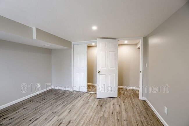Building Photo - 1105 E Sea Ave
