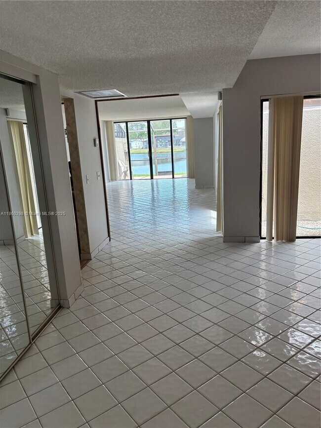 Building Photo - 11001 N Lakeview Dr