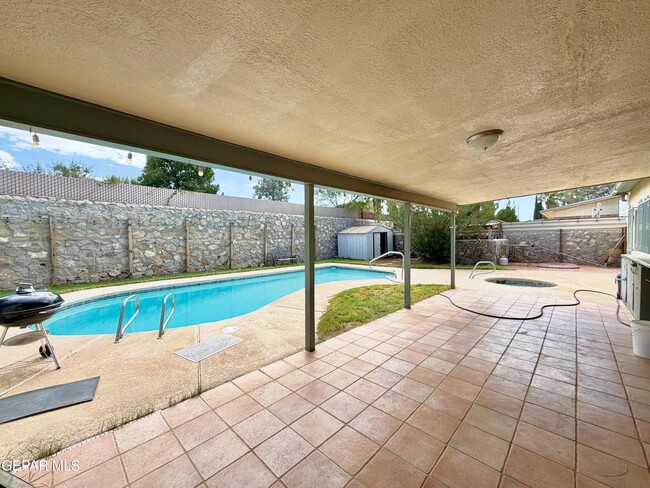 Building Photo - 11324 Tom Ulozas Dr