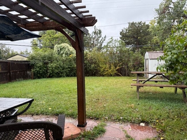 Building Photo - House For Lease