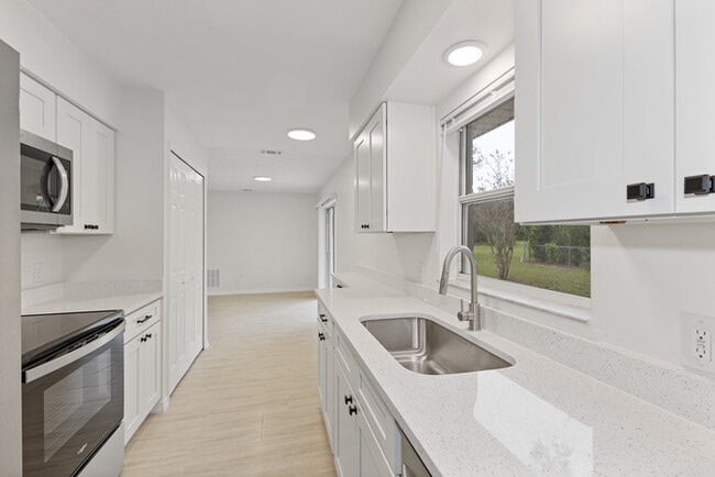 Building Photo - 102 Cricket Hollow Ln