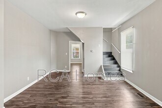 Building Photo - 1013 E Legrande Ave
