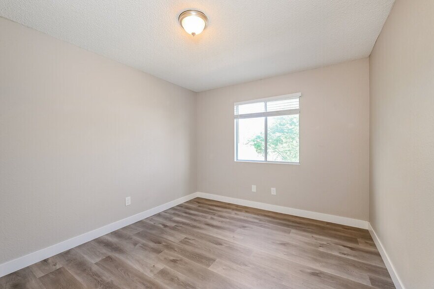 Building Photo - 2043 Angel Falls Dr