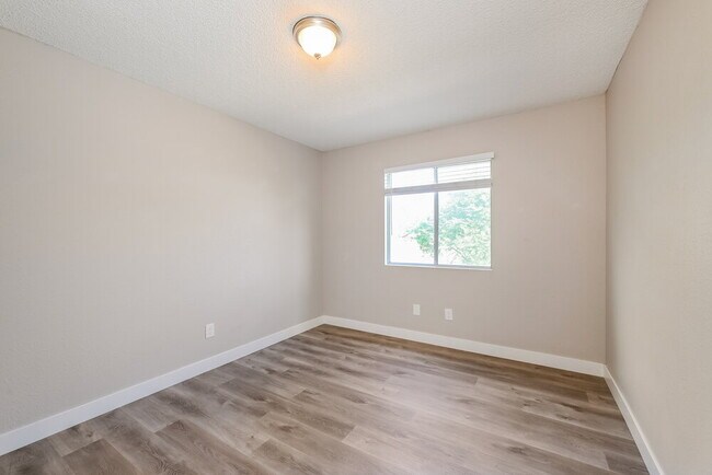 Building Photo - 2043 Angel Falls Dr