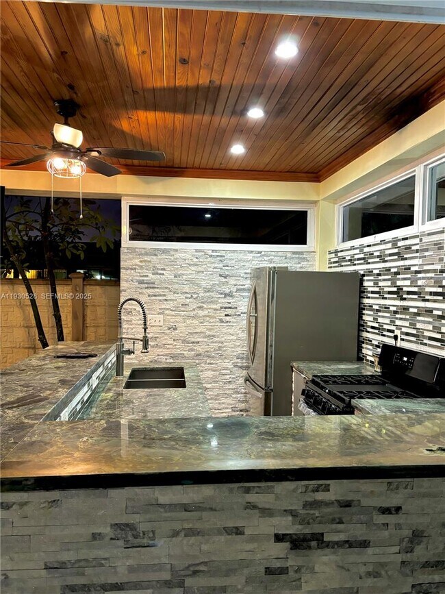 Building Photo - 18632 SW 93rd Ct