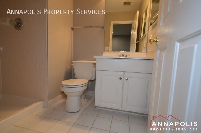 Building Photo - 546 Francis Nicholson Way