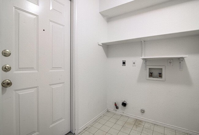 Building Photo - 4300 Companeros Way