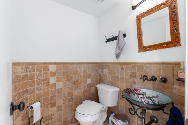 Building Photo - 3BR + Bonus Room | Solar-Powered | Updated...
