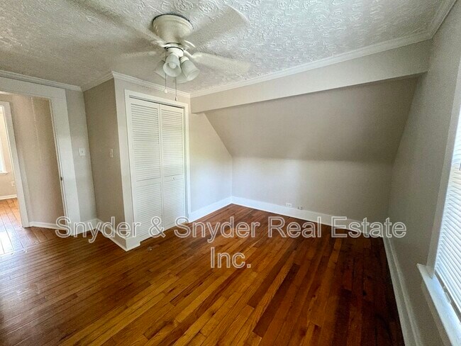 Building Photo - 605 Sackett Ave