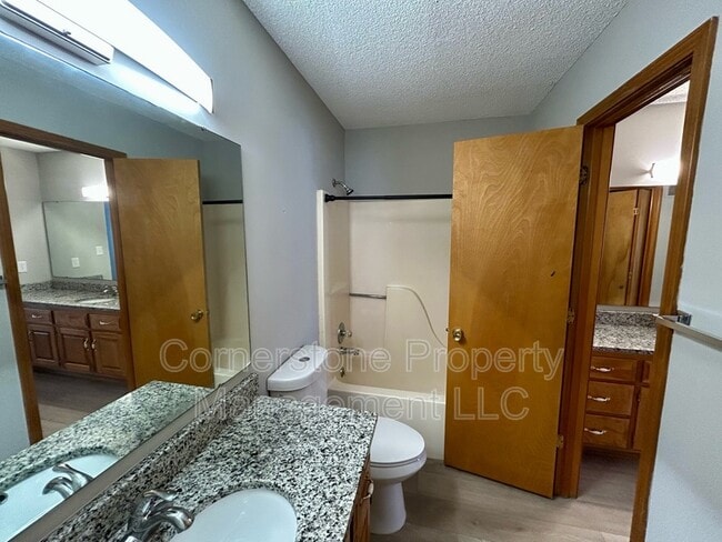 Building Photo - 2519 Crestline Ct