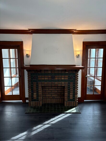 Building Photo - 56 Chapman Pl