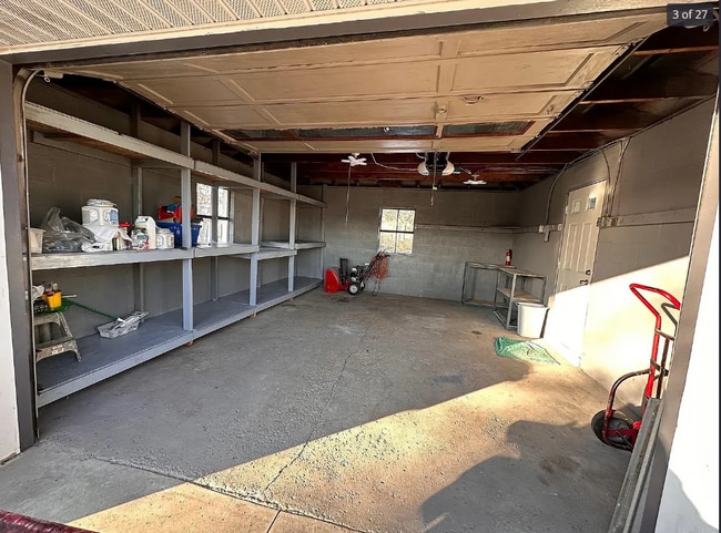 Building Photo - 1313 E Douglas St