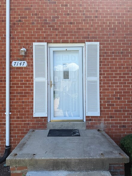 Primary Photo - 7147 Cross St