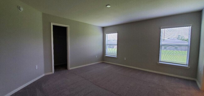 Building Photo - Beautiful 4-Bedroom, 2-Bathroom in Lakeland