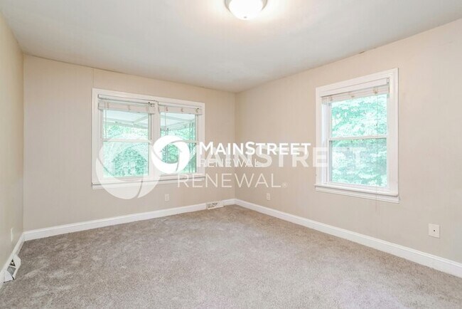 Building Photo - 3 Bedroom Pet-Friendly Home in Charlotte, NC with Main Street Renewal
