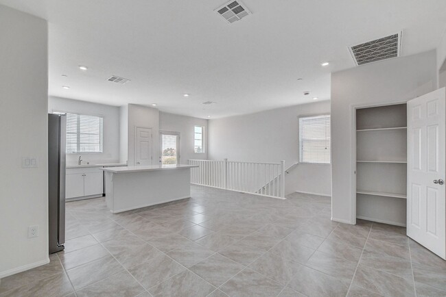 Building Photo - BRAND NEW TOWNHOME OFF 215 AND RUSSELL * N...