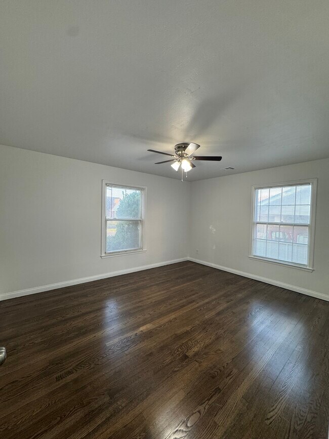 Building Photo - 417 SW 24th St