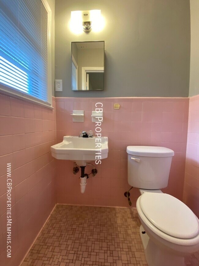 Building Photo - Move In Promos to choose from!