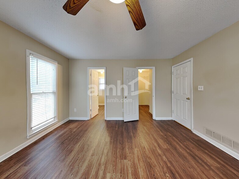 Building Photo - 34 Bell Ct