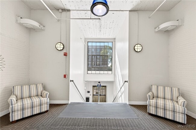 Building Photo - 2917 Main St