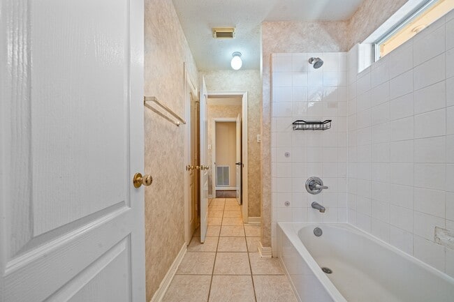 Building Photo - 9306 Lochflora Dr