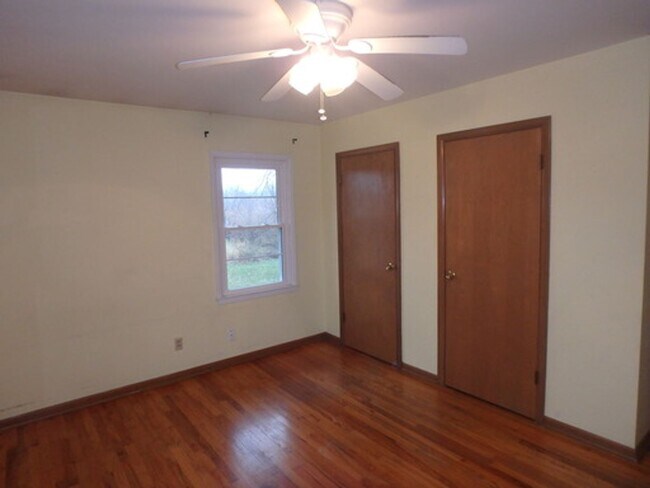 Building Photo - 2300 N Semon Rd