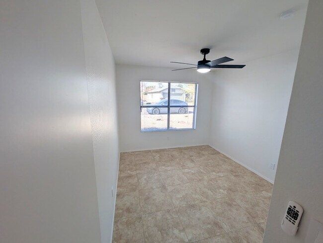 Building Photo - 11807 N 76th Ave