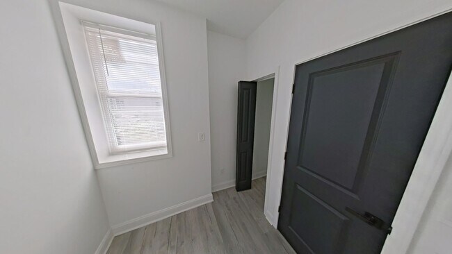 Building Photo - 3510 N Mascher St