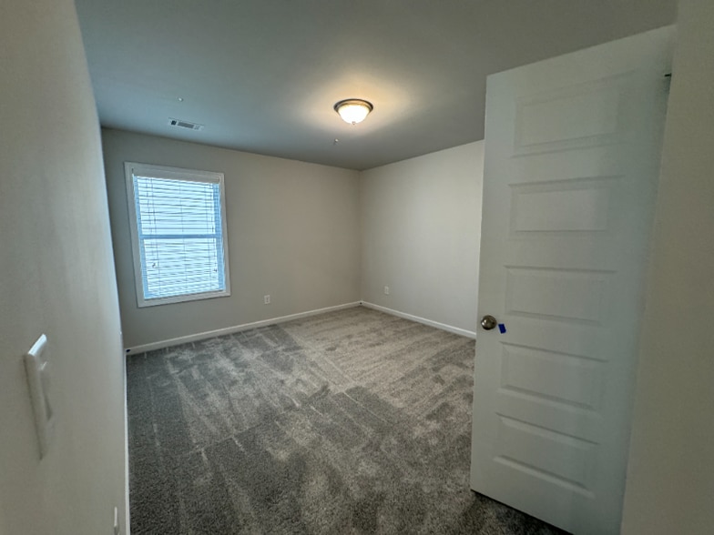 Building Photo - 3300 Westgate Park Dr