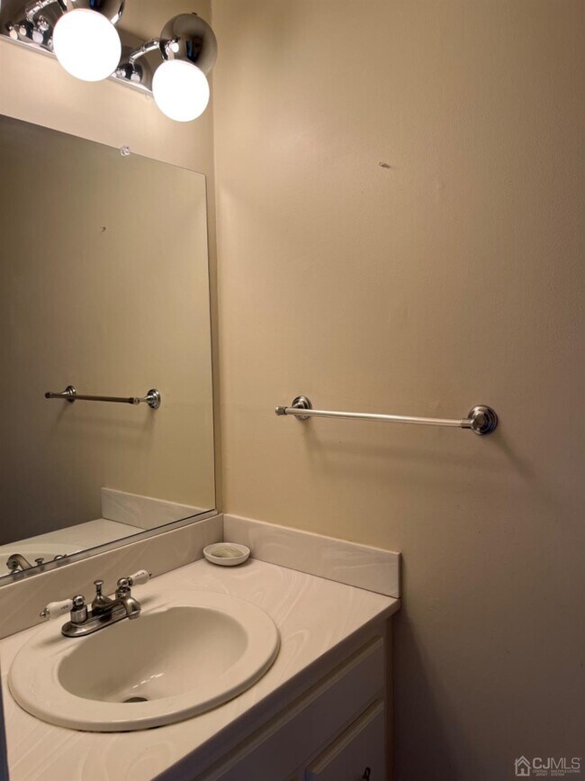 Building Photo - 3601 N Oaks Blvd