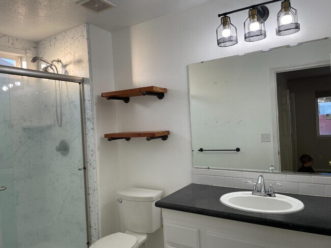 Building Photo - 1327 N Andrew Dr