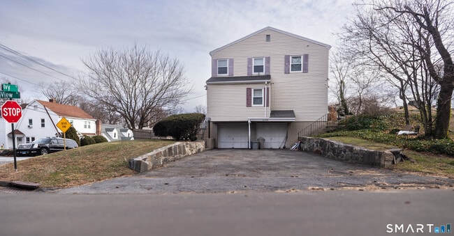 Building Photo - 51 View St W