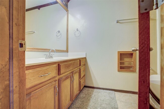 Building Photo - 913 Elm Creek Dr