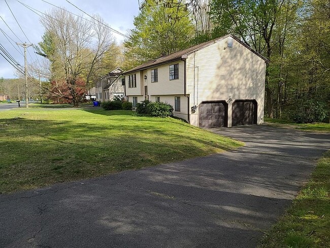 Building Photo - 15 Hoskins Rd