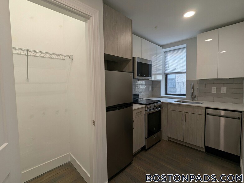 Primary Photo - 11 Peterborough St