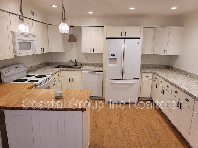 Building Photo - 402 Duck Hunter Ct