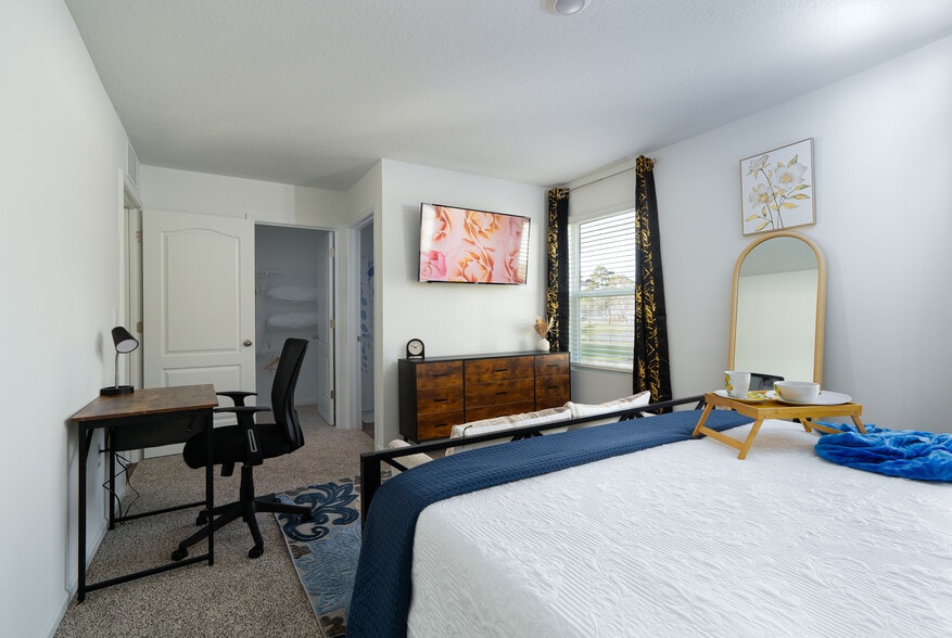 Building Photo - 17 Evermore Ct