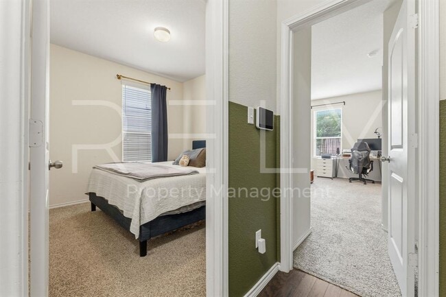 Building Photo - 1600 Cliffbrake Wy