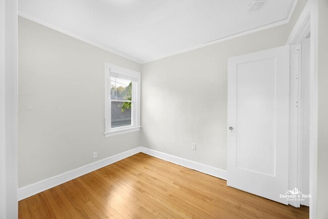 Building Photo - Discover Luxurious Harmony in the Heart of Evanston