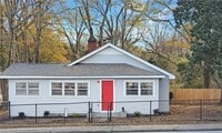 Building Photo - 806 E Main St