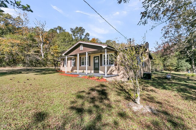 Building Photo - Tranquil Country Living on 2+ Acres — Spac...