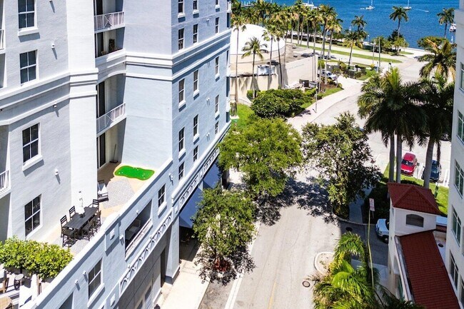 Building Photo - 255 Evernia St