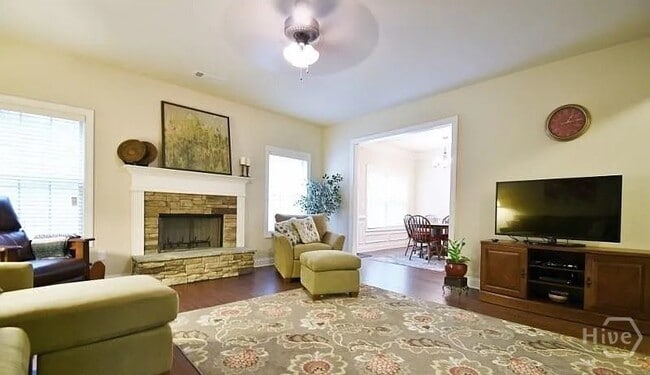 Building Photo - 157 Putters Dr