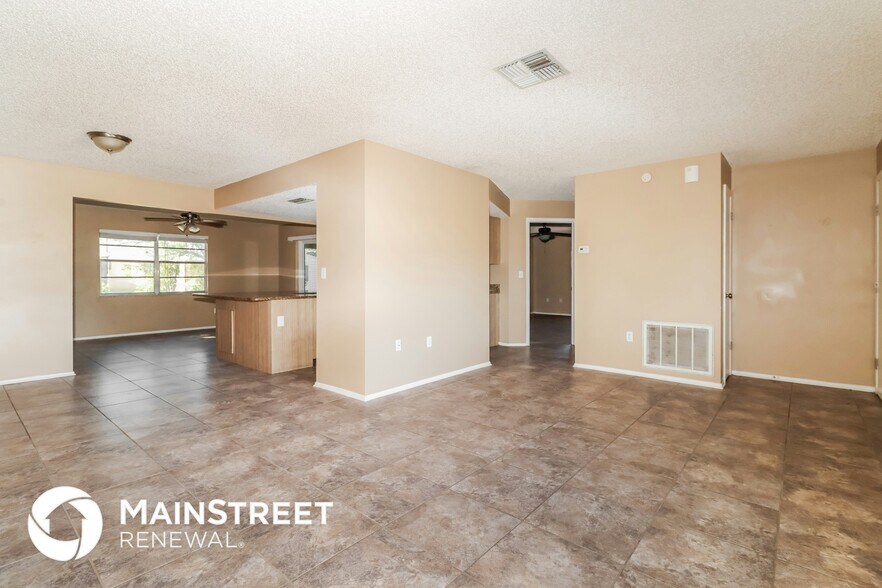 Building Photo - 11082 Lightwood St