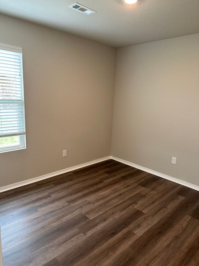 Building Photo - Modern 3BR/2BA Home in Stagecoach Meadows – Now Preleasing