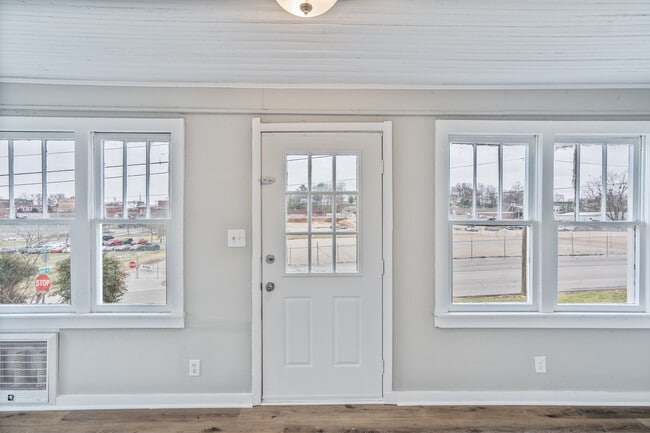 Building Photo - 400 W Front St