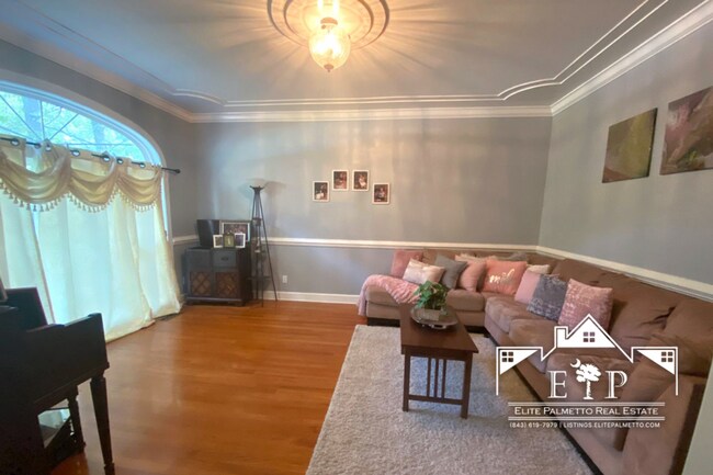 Building Photo - Beautiful Brick Home for Rent – Spacious, Bright & Welcoming