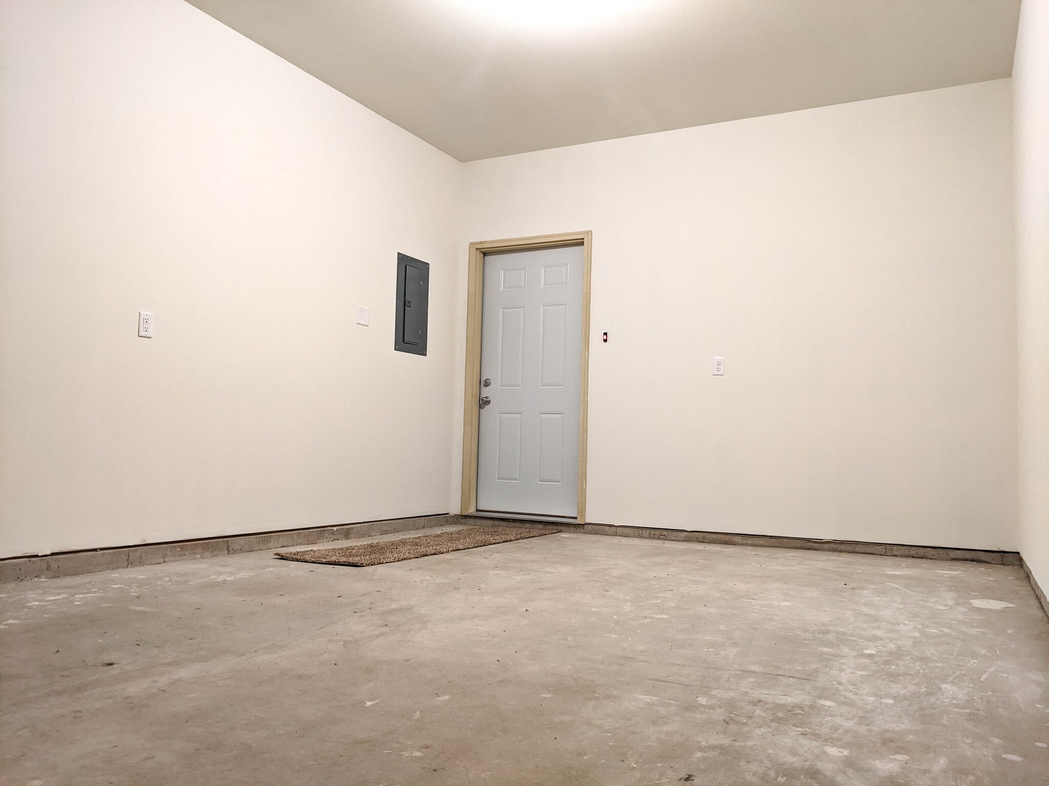 Building Photo - 604 Commercial Dr