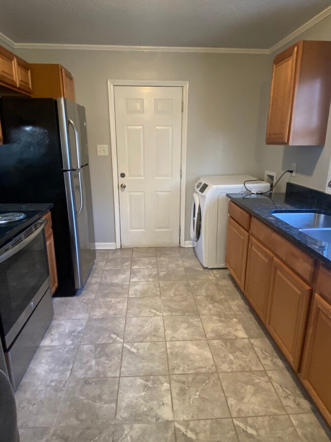 Building Photo - 2206 Emerson Pl